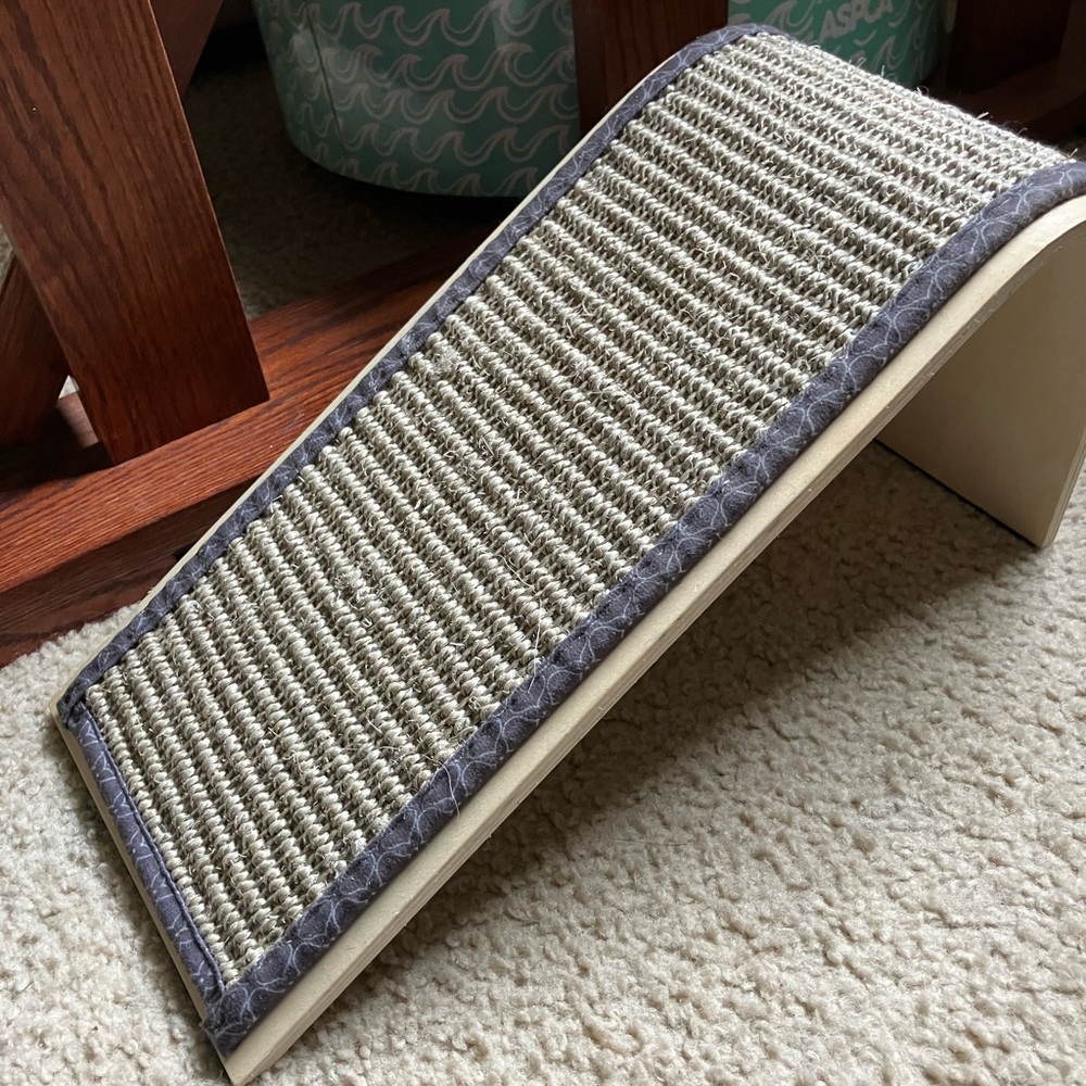 NWT Cat Scratcher
